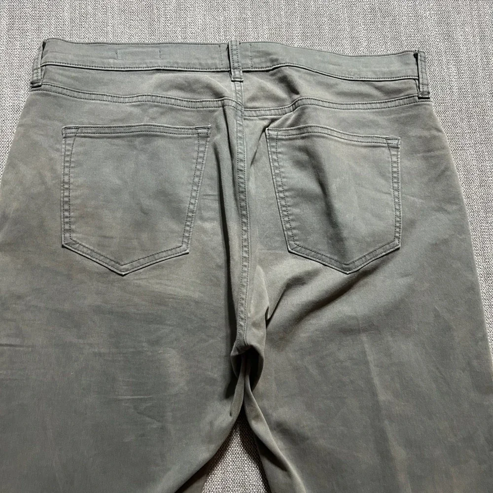 Flint and Tinder 365 Pant Mens 33x30 (Fits 34x30) Slim Fit Chino Discoloration